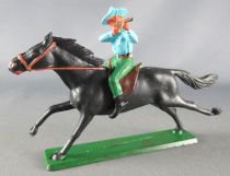 Starlux - Cow-Boys - Série 61 Ordinaire - Cavalier Tireur fusil (bleu et vert) cheval noir (réf 411)