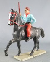 Starlux - Cow-Boys - Série 63 Luxe - Cavalier Fusil à la main (bleu & rouge) cheval noir (réf 4417)