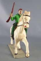 Starlux - Cow-Boys - Série 63 Luxe - Cavalier Fusil à la main (vert) cheval blanc (réf 4417)