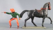 Starlux - Cow-Boys - Série 63 Luxe - Cavalier Tireur revolver main droite (vert & orange) cheval noir (réf 4414)