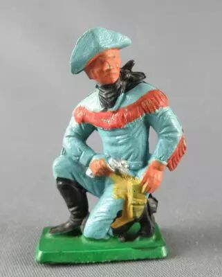 Starlux - Cow-Boys - S�rie 77 ordinaire - Pi�ton � genoux r�volver (bleu) (r�f 126)