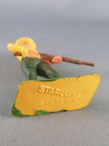 Starlux - Cow-Boys - Série 77 ordinaire - Piéton fusil devant (jaune & vert) (réf 130)