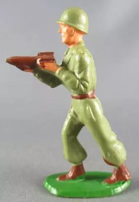 Starlux - Fantassins - Type 3 - Chargeant bazooka (r�f 12)
