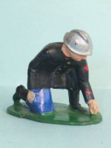 Starlux - Fireman 1st series - Kneeling  (ref 229)