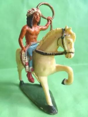 Starlux - Indiens - S�rie Ordinaire 53 - Cavalier lasso cheval blanc au pas (r�f 438)