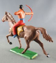 Starlux - Indiens - Série Ordinaire 65 - Cavalier Tireur à l\'arc (rouge) cheval marron trotp (réf 427)