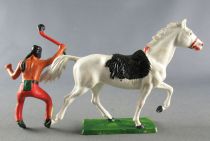 Starlux - Indiens - Série Ordinaire 65 - Cavalier Tomahawk cheval blanc trot (réf 425)