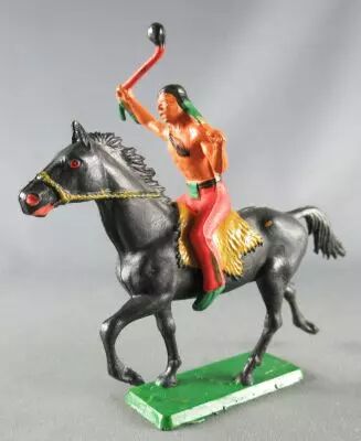 Starlux - Indiens - S�rie Ordinaire 65 - Cavalier Tomahawk cheval noir trot (r�f 425)