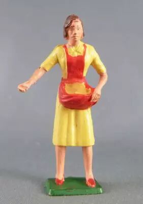 Starlux - La Ferme - Jeune Fille donnant grain (jaune & rouge) (s�rie 65/66 r�f 514)
