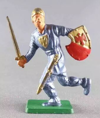 Starlux - Middle-Age - 66 Series (Choc Series) - Footed Charging Sword & Shield (Blue & Red Shield) (ref MPC 46)