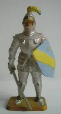 Starlux - Middle-age - serie 58 - ref  6012 (white base) - footed knight in armor (metalised light grey pink - blue shield)