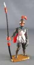 Starlux - Moyen-âge - série 58 - réf 6011 (socle blanc) - Piéton Chevalier en armure avec lance (bouclier rouge - armure grise)