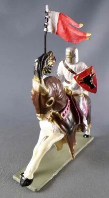 Starlux - Moyen-�ge - S�rie 64 - R�f 6118 hg - Cavalier Seigneur Oriflamme Cheval Blanc Galop Harnois Marron