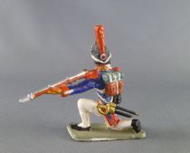 Starlux - Napoleonic - Footed Grenadier - Firing rifle kneeling (ref 8007)