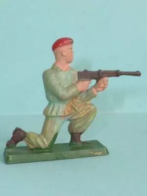 Starlux - Parachutistes - Type 3 - Tireur mitraillette genoux  (r�f 62)