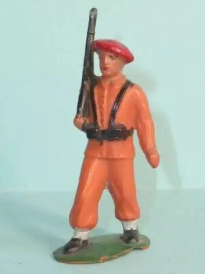 Starlux - Paratroopers - Type 1 - Marching Rifle on shoulder (r�f 66)