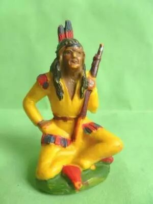 Starlux - Sioux S�rie Ordinaire 46 - Pi�ton Assis (jaune) avec  fusil (r�f SI12)