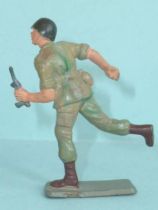 Starlux - Soldier Series ordinaire 66 - Attacking with MP (ref C15 mixed plastic)