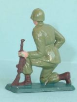 Starlux - Soldier Series ordinaire 66 - Kneeling rifle in hand (ref C18)