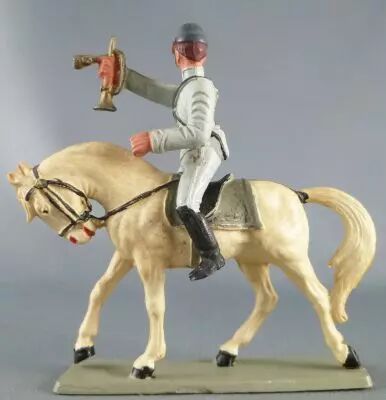 Starlux - Sudistes - S�rie ordinaire - Cavalier clairon regardant � gauche bras tendu cheval blanc t�te baiss�e (r�f CS9)