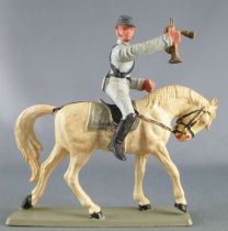 Starlux - Sudistes - Série ordinaire - Cavalier clairon regardant à gauche bras tendu cheval blanc tête baissée (réf CS9)