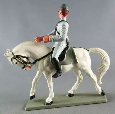 Starlux - Sudistes - S�rie ordinaire - Cavalier Regardant � Droite Cheval Blanc t�te baiss�e (r�f CSXX) 4