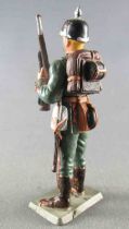 Starlux - WW1 - German - both hands on rifle Repainted Helmet & Boots (refA1)