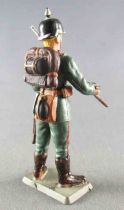 Starlux - WW1 - German - both hands on rifle Repainted Helmet & Boots (refA1)