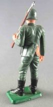 Starlux - WW2 - German - Trooper standing rifle on left shoulder (ref V10)