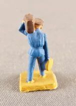 Starlux 20mm (Ho) - Sujets de Gare - Porteur 2 Bagages (R&eacute;f 3104)