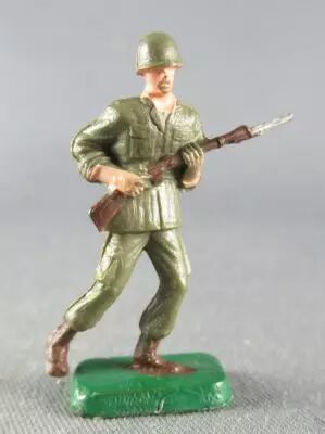Starlux 30mm - Militaire - Arm�e Moderne - Combattant Chargeant Fusil Ba�onnette (r�f M9)