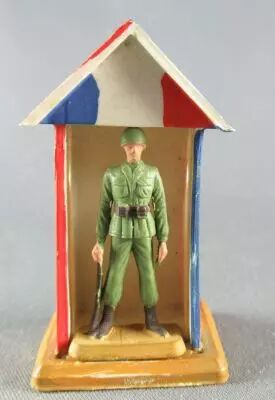 Starlux 30mm - Militaire - Fantassin Sentinelle & Gu�rite (R�f M62)