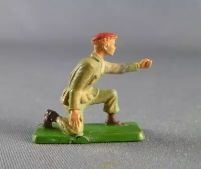 Starlux 30mm (1/55�) - Army - Paratrooper fighting mortar chief (ref 1166 )