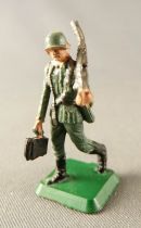 Starlux 30mm (1:55) - Army - German WW2 MG on Shoulder (ref MV 19)