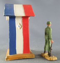 Starlux 30mm (1:55) - Army - Infantry Soldier Sentry & Box