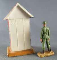 Starlux 30mm (1:55) - Army - Infantry Soldier Sentry & Box