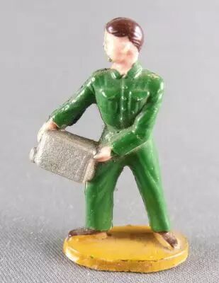 Starlux 35mm - Garage voitures - M�canicien avec Jerrycan (vert) (r�f 1026)