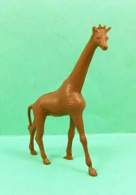 Starlux 35mm (1/50�) - Circus / Zoo - Animal Girafe (ref MC 12) scaled for Solido Verem