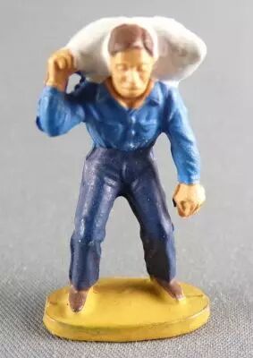 Starlux 35mm (1/50�) - Civilians - Carrying Bag on his Back (ref 1054)
