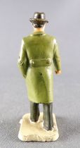 Starlux 40mm - Train Station - Man Walking Repainted (ref 1106) 2