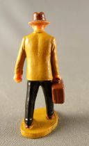 Starlux 40mm - Train Station - Man Walking with Suitcase (ref 1106bis )