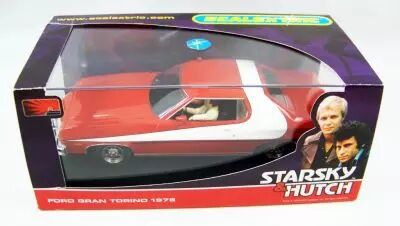 Starsky & Hutch - Scalextric - Ford Gran Torino 1976 1-32�me (avec figurines de Starsky & Hutch) 01