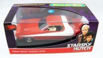 Starsky & Hutch - Scalextric - Ford Gran Torino 1976 1-32ème (avec figurines de Starsky & Hutch) 01