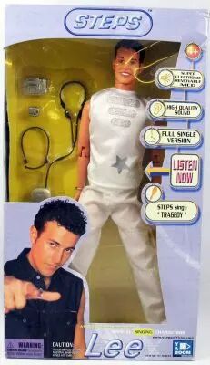 Steps - Poup�es chantante 30cm - Lee Latchford-Evans
