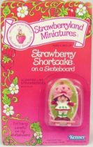 Strawberry shortcake - Miniatures - Strawberry Shortcake on skateboard