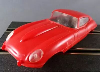 Strombecker 162-104 - Jaguar XKE Red Body Plastic Kit no Box1:32 Slot Car