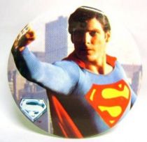 Superman (movie) - 1978 vintage botton - Superman flies away