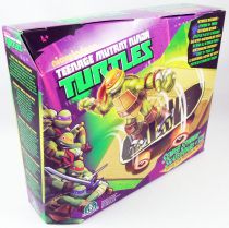 Teenage Mutant Ninja Turtles (Nickelodeon 2012) - Sewer Spinnin\' Skateboard & Stunr Ramp