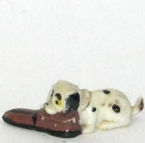 The 101 dalmatians - Marx figure - Baby eating shoes