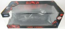 The Batman (2022) - Jada - 1:24 scale die-cast Batmobile with Batman figure